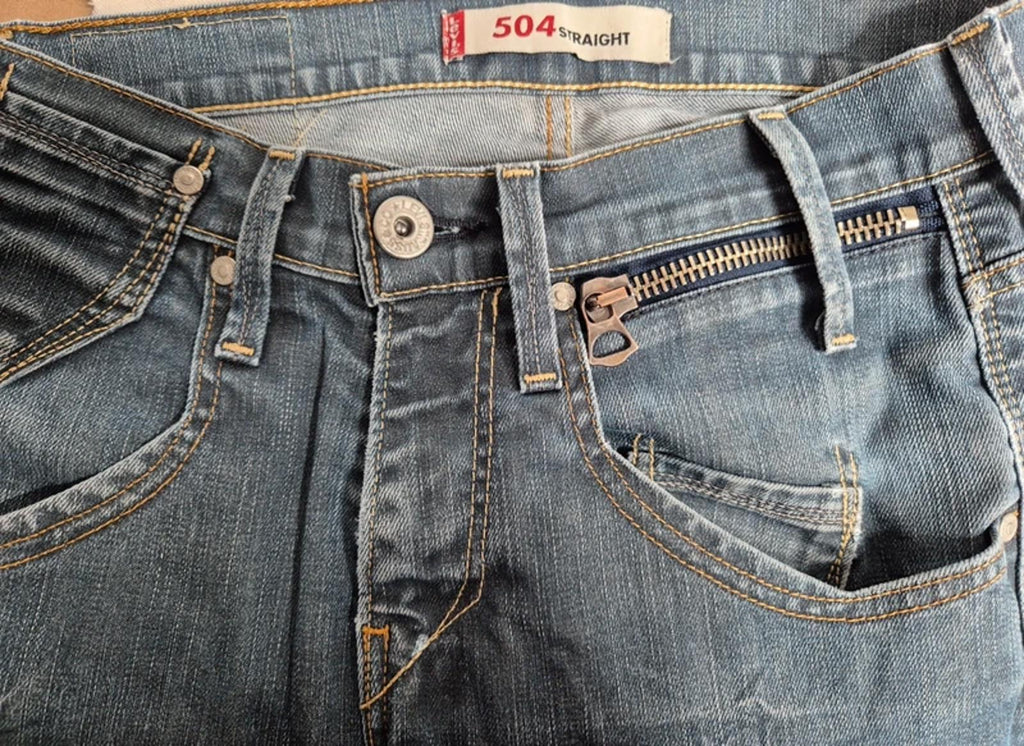 Levi 504, straight, low rise, with zip pocket W28