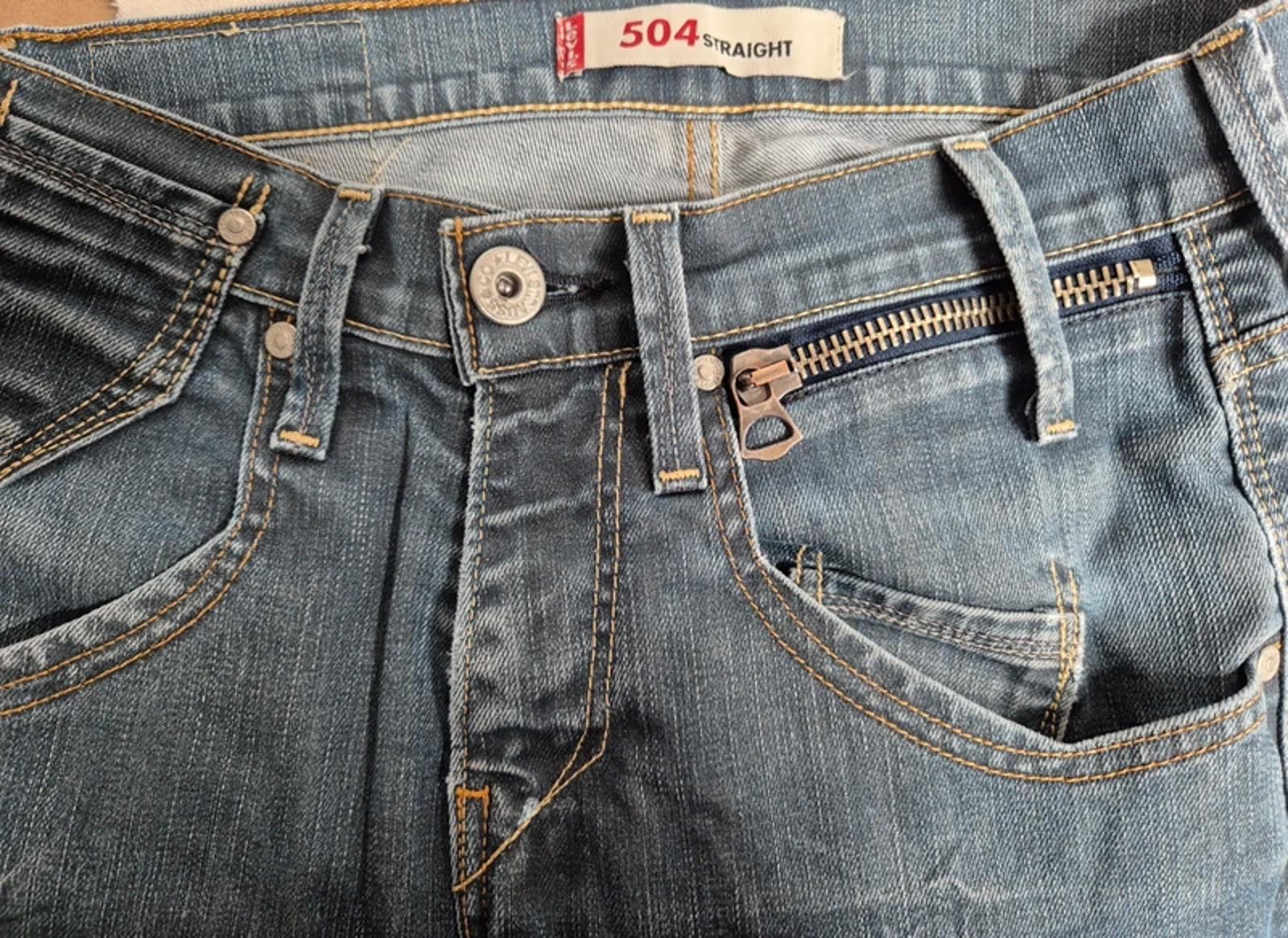Levi 504, straight, low rise, with zip pocket W28