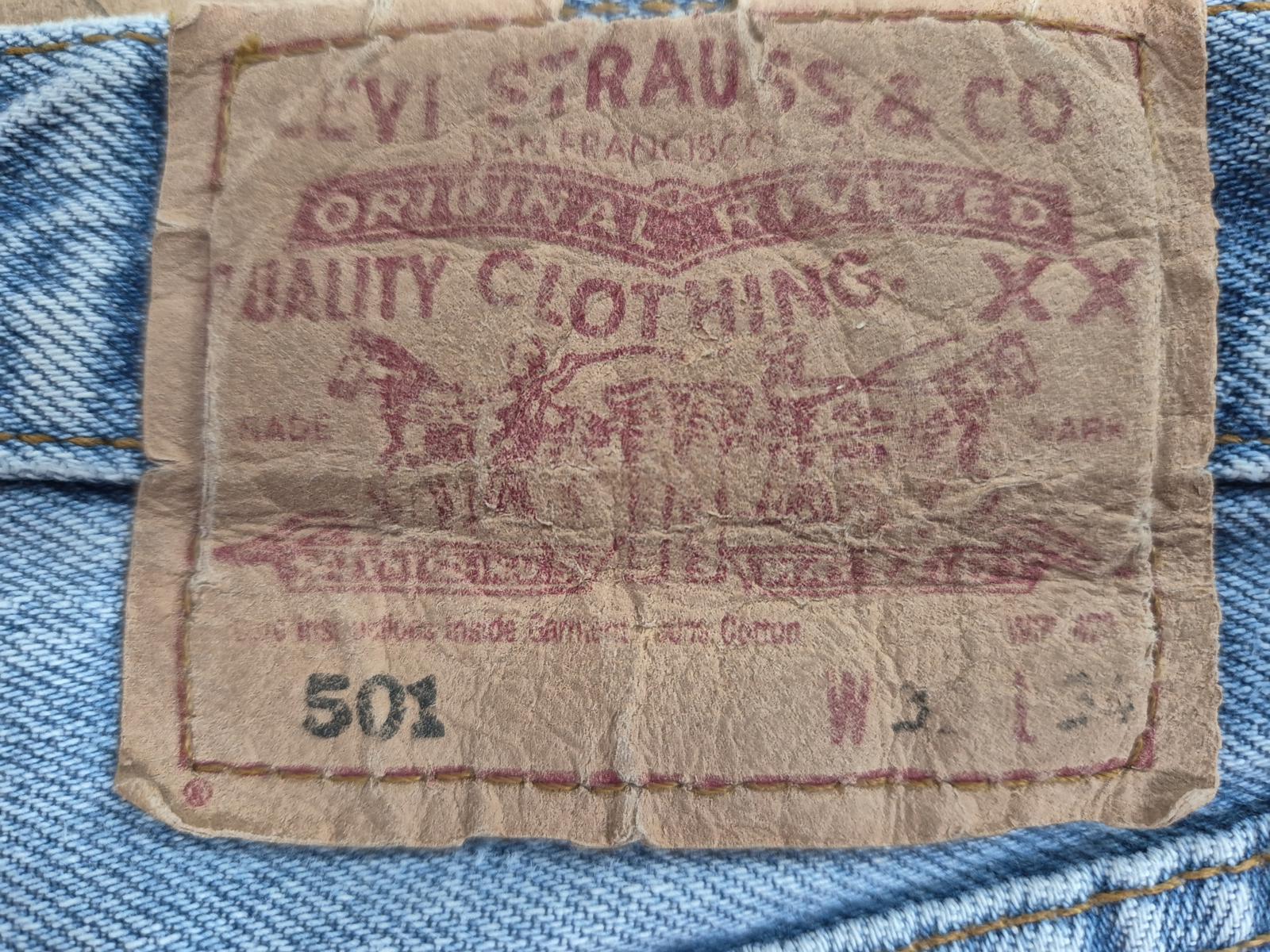 90's Levi 501"s button fly, W31 L32