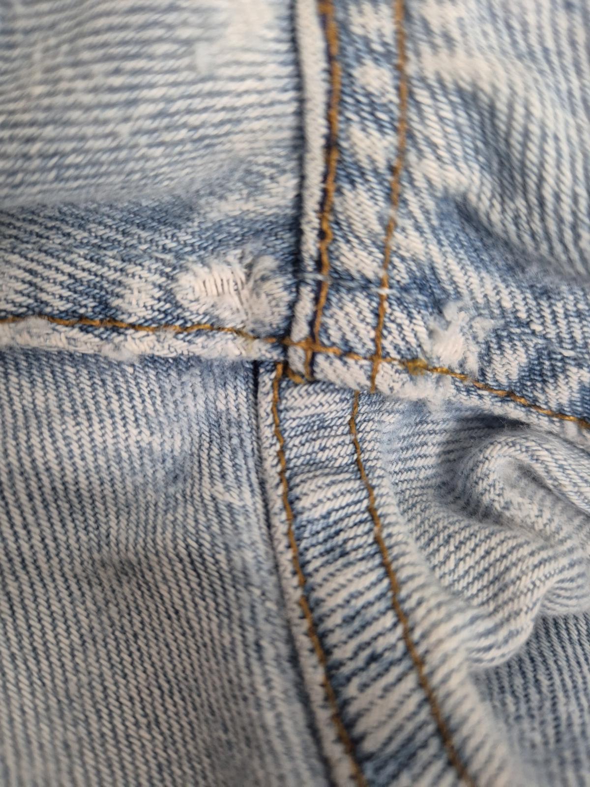 90's Levi 501"s button fly, W31 L32