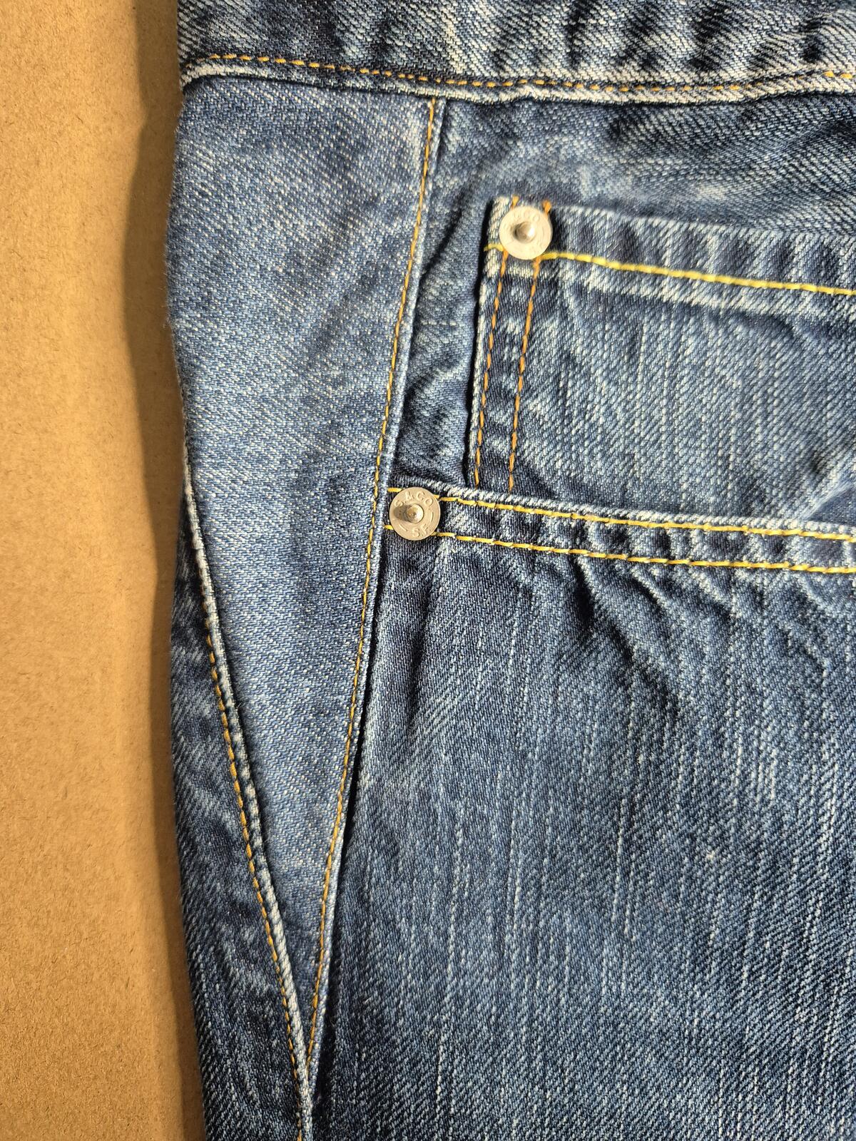 Levi 758, button fly  W37 L31