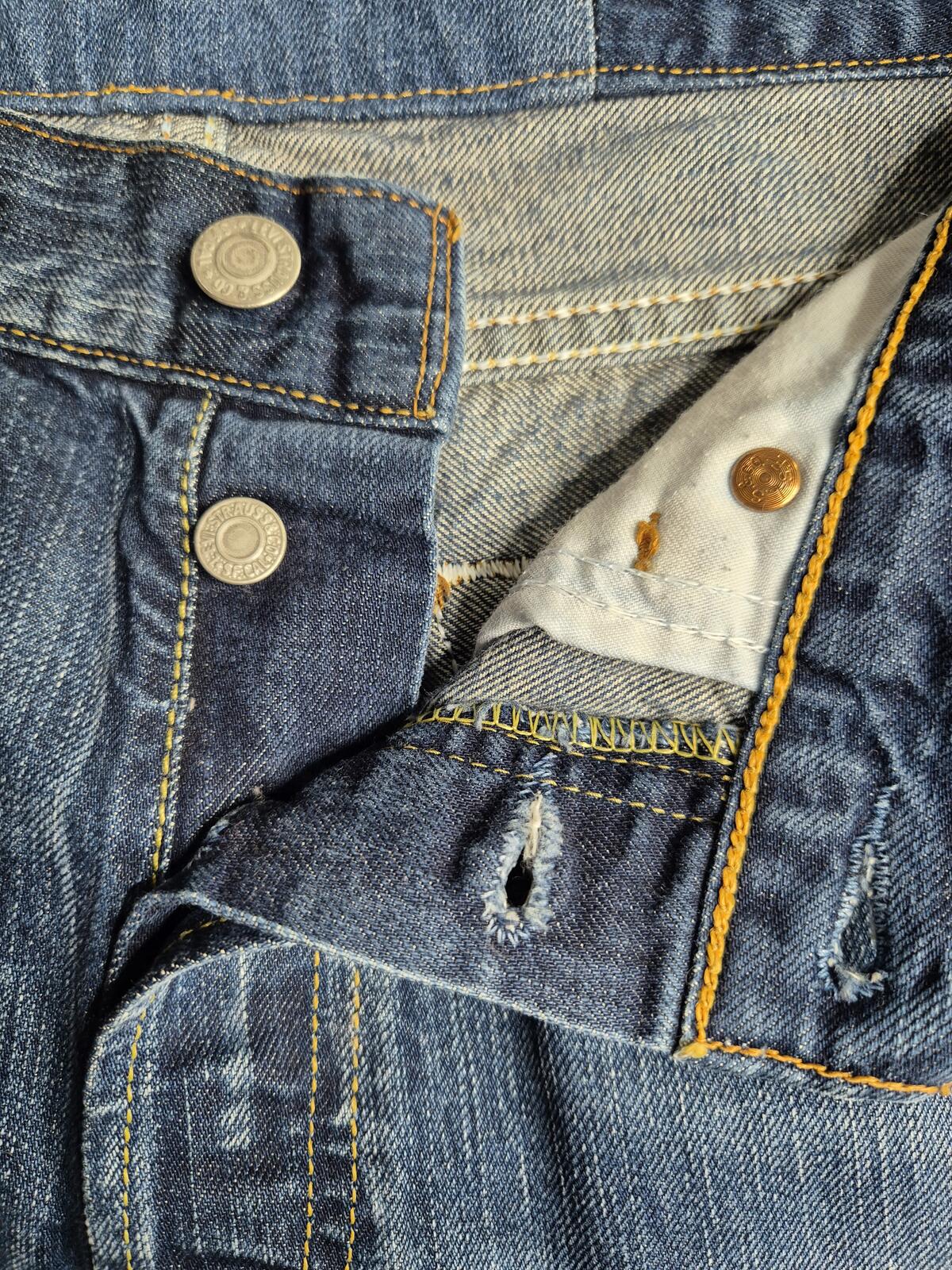 Levi 758, button fly  W37 L31