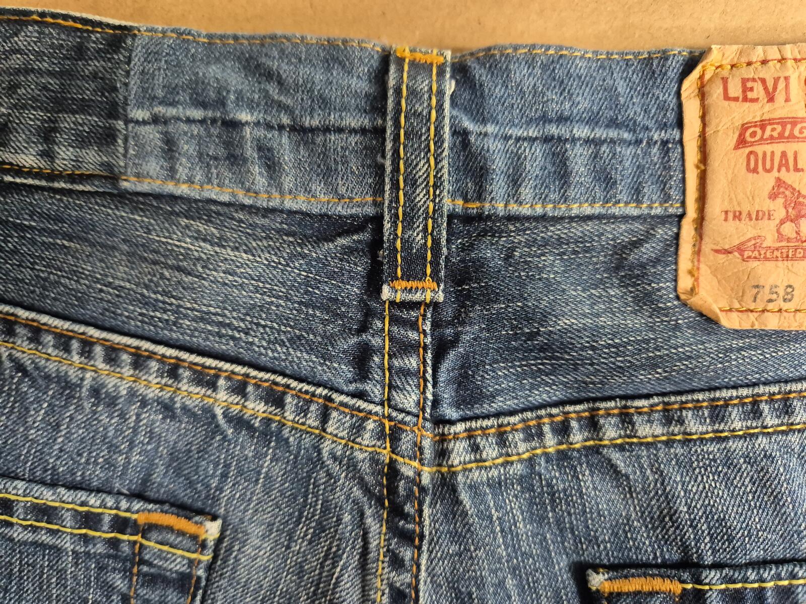 Levi 758, button fly  W37 L31