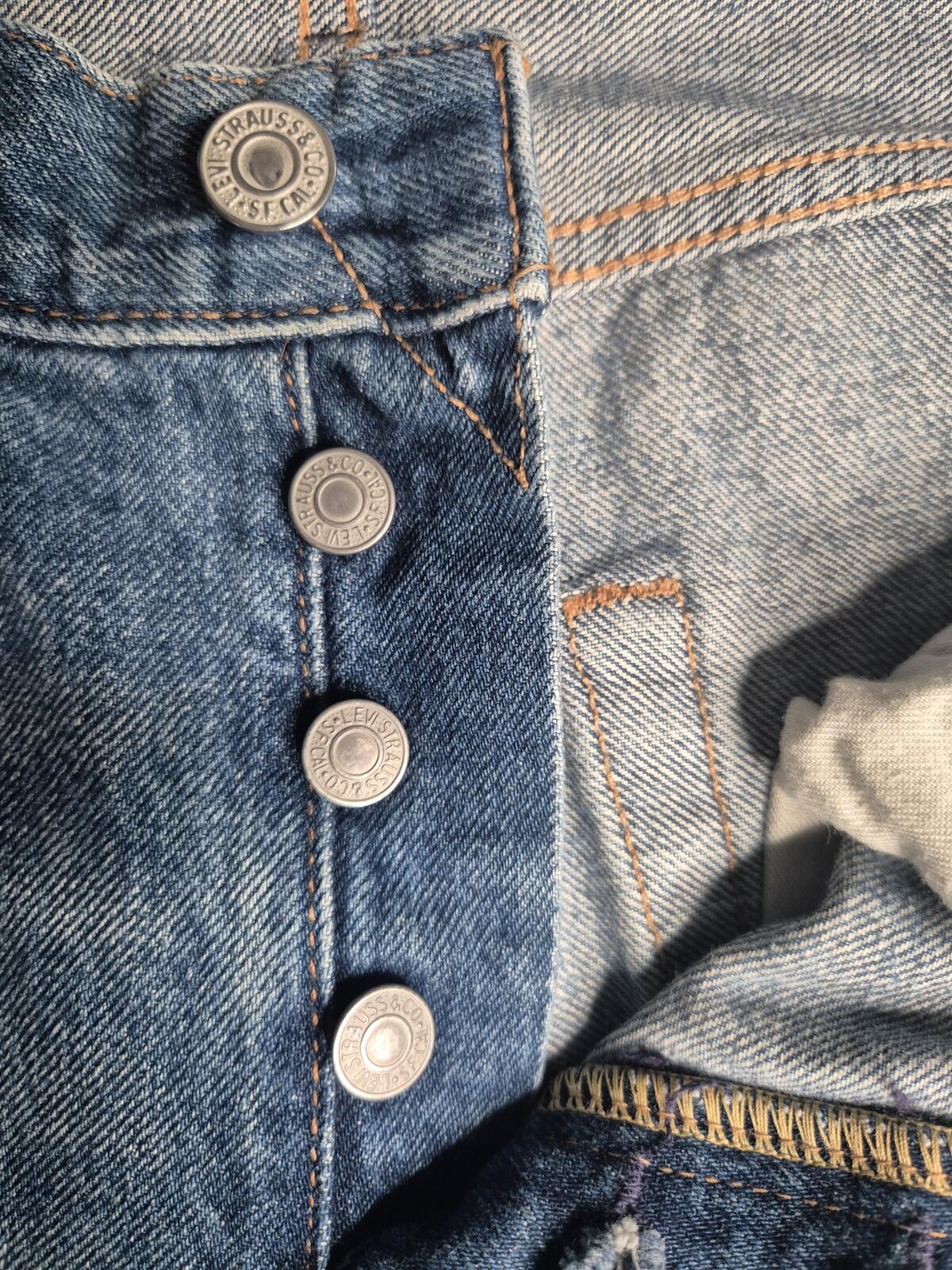 Levi 501s, Button Fly, W31 L32