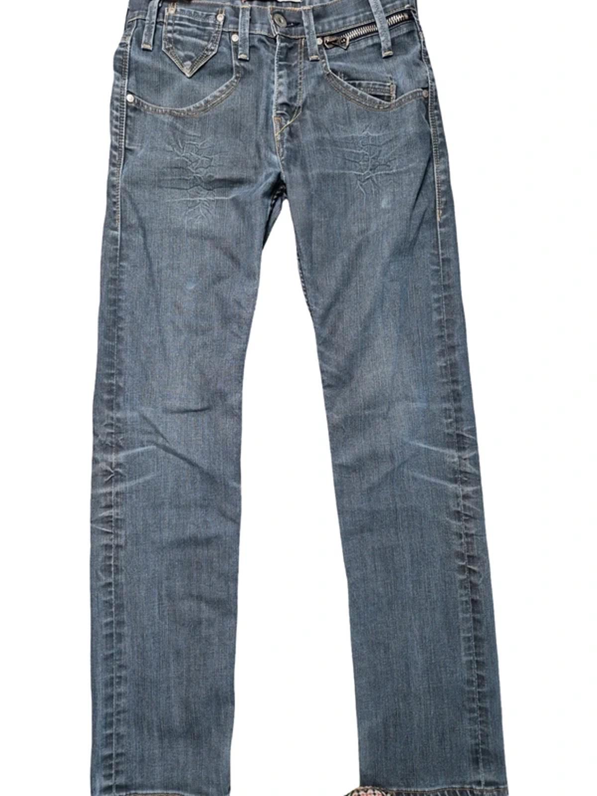 Levi 504, straight, low rise, with zip pocket W28