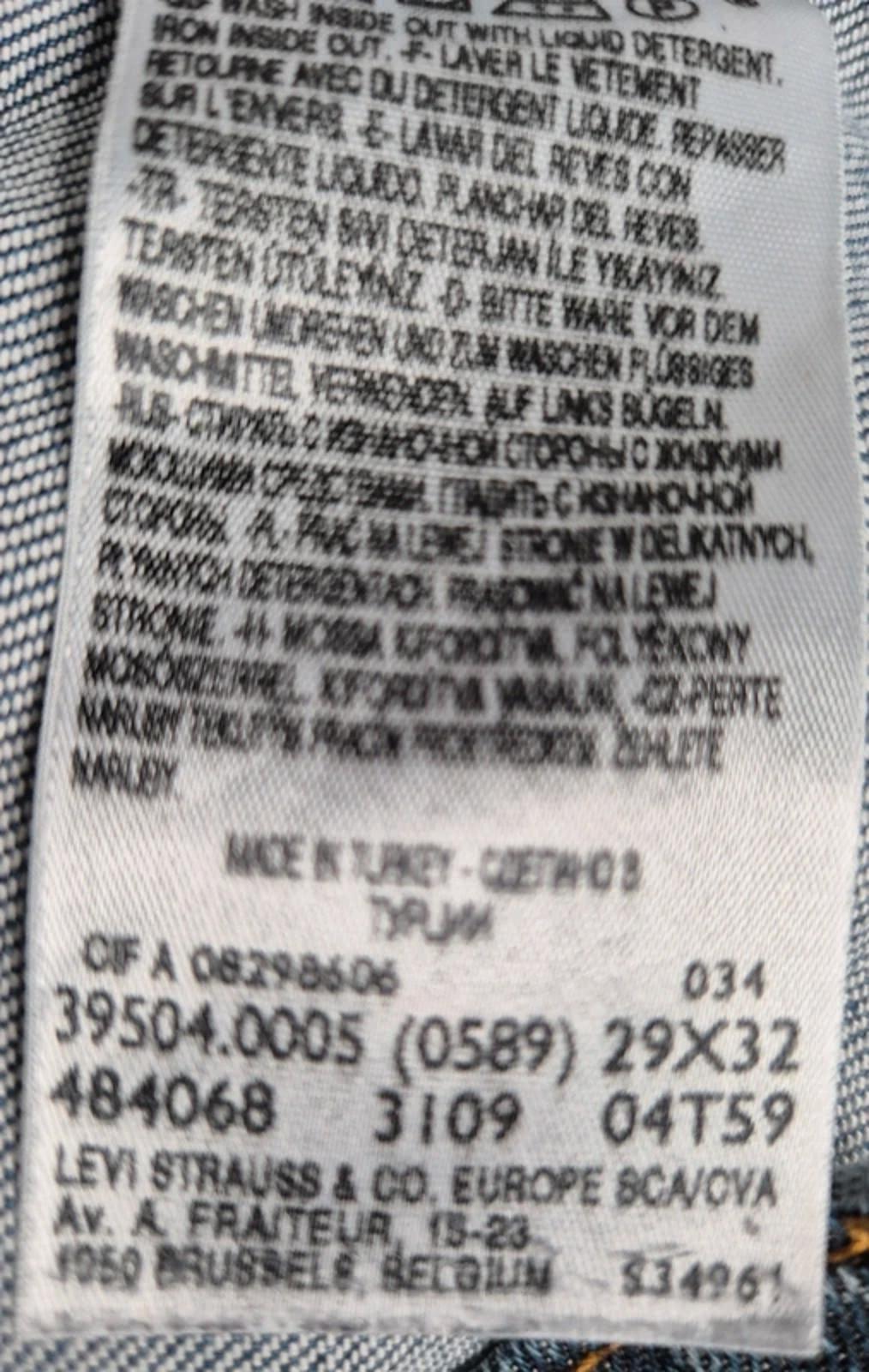 Levi 504, straight, low rise, with zip pocket W28