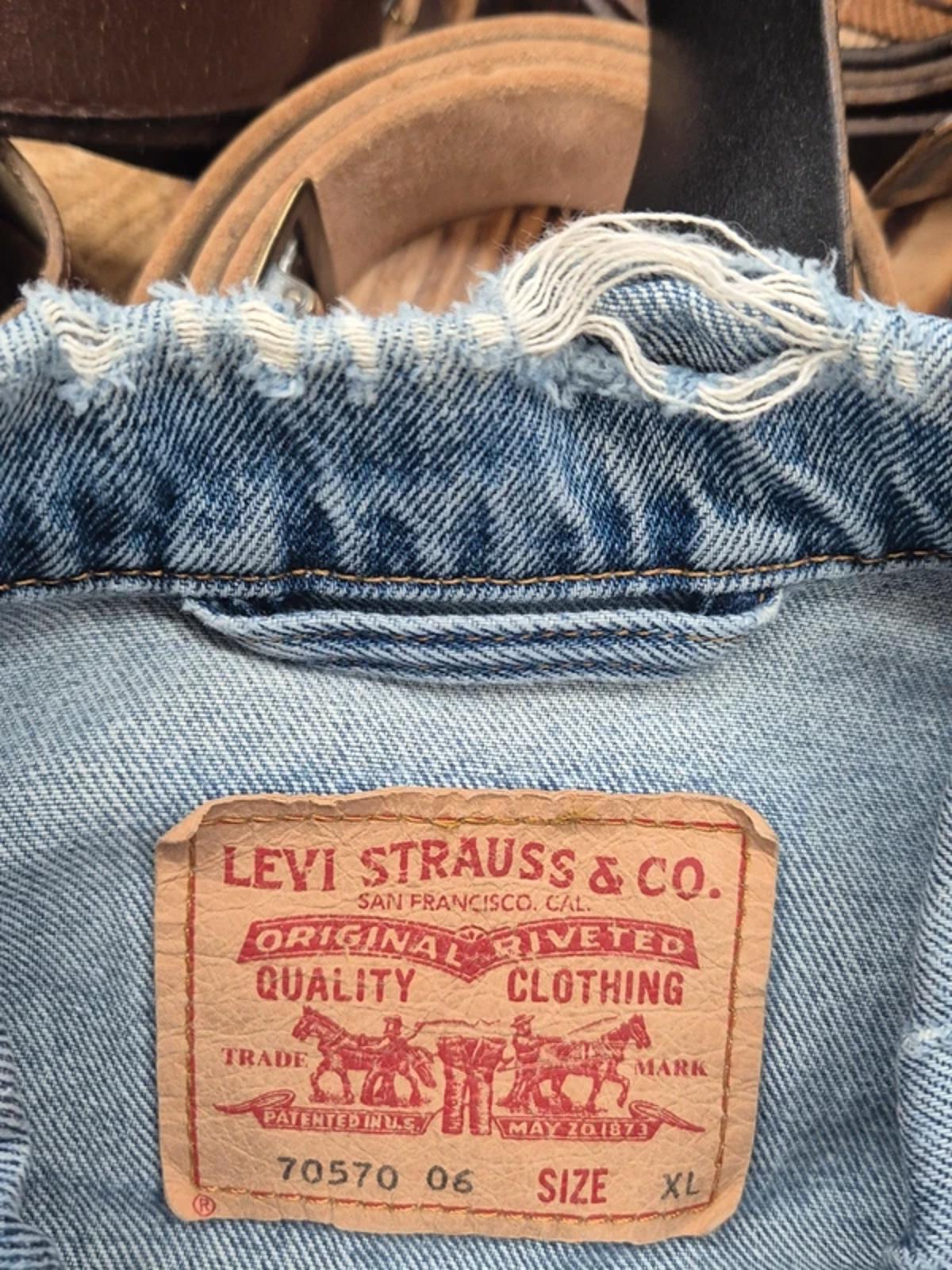Vintage levis Denim Jacket 70570 size XL