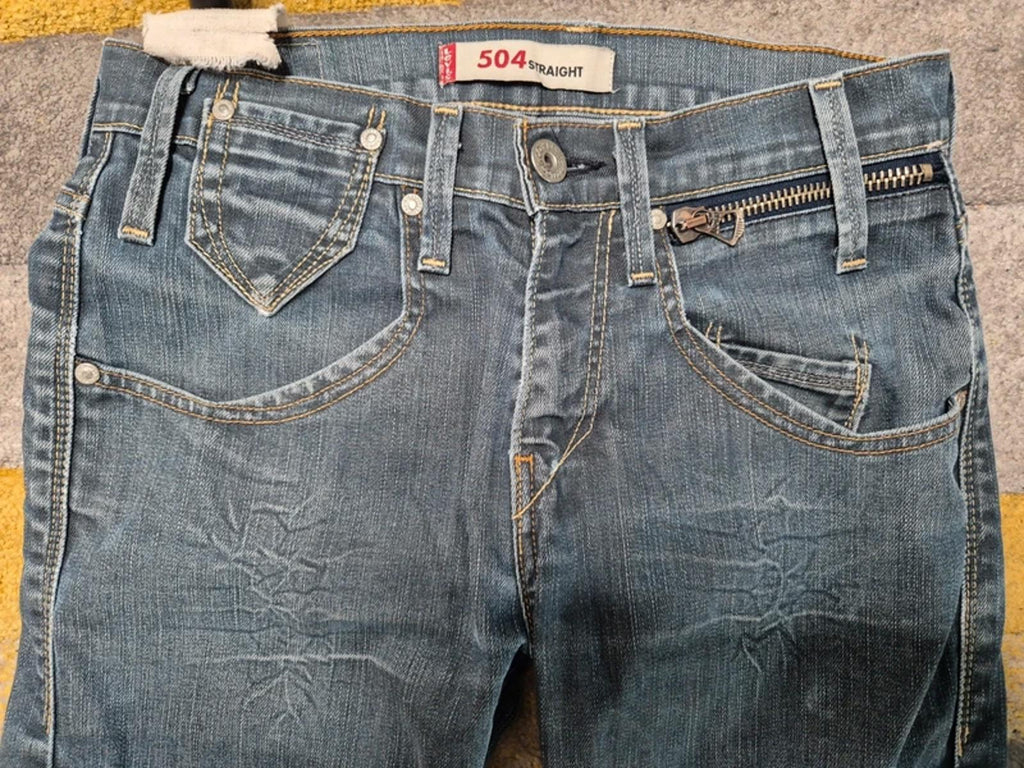 Levi 504, straight, low rise, with zip pocket W28